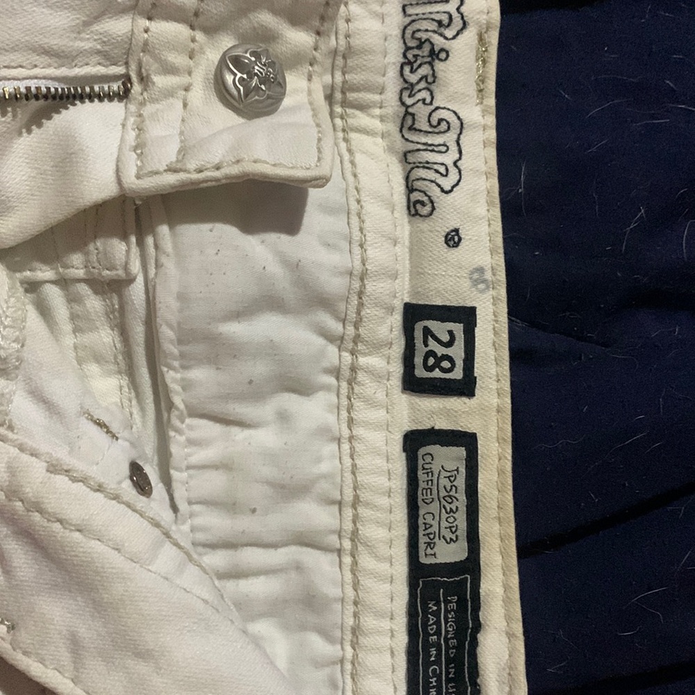 White miss me cuffed capris size 28
